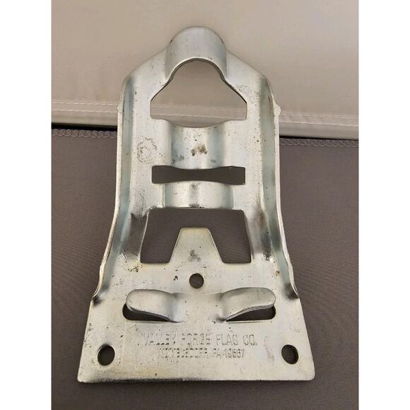 Vintage Valley Forge Steel Angled Wall Mount 3/4" Bracket Flag Pole Holder - USA - Picture 3 of 6